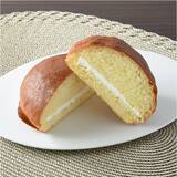 「【ファミリーマート】新作スイーツ3選でほっこりコーヒータイム「ダブルホイップメロンパン」意外な形状のメロンパン」の画像3