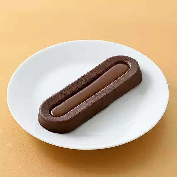 「【ファミリーマート】ホリデーシーズンのご褒美に！ファミマの新作スイーツ3選「ピエール・エルメ　アンソロジー監修　シュークリーム（バニラ）」は濃厚なバニラの味わい」の画像