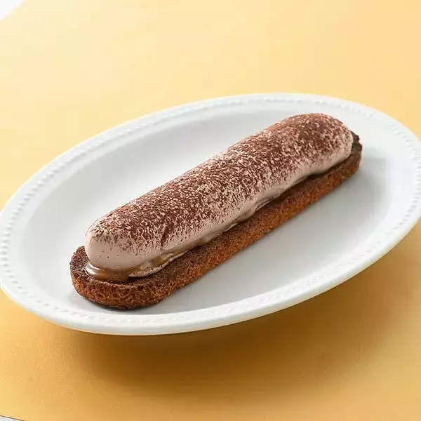 「【ファミリーマート】新作はキャラメルフレーバーが充実！ファミマのおすすめスイーツ3選「塩キャラメルソースとショコラムースのタルト」は食べやすいスティックタイプ」の画像