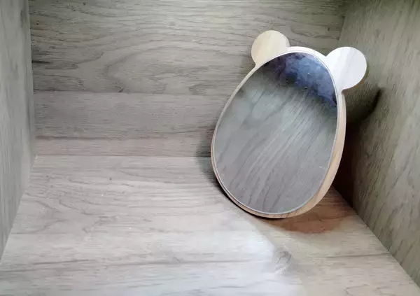 「【ダイソー】のクマ型のスタンドミラーが韓国っぽでおしゃれ！ 大きいサイズで使いやすい！ インテリアにも！」の画像