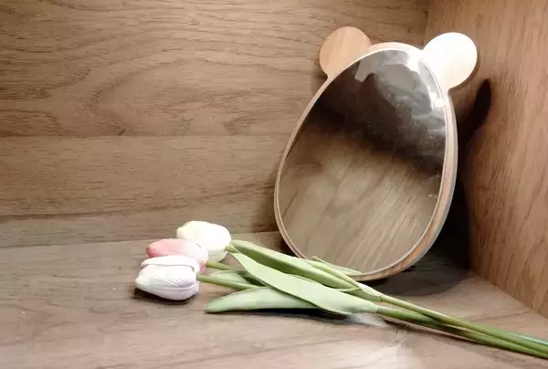 「【ダイソー】のクマ型のスタンドミラーが韓国っぽでおしゃれ！ 大きいサイズで使いやすい！ インテリアにも！」の画像