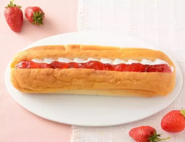 「【ローソン】コーヒータイムのお供に！有名店監修のいちごスイーツ新作3選「Uchi Café×ICHIBIKO　いちごのフロマージュタルト」はタルトのサクサク生地といちごの甘酸っぱさが楽しめる」の画像