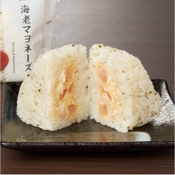 【ファミリーマート】断面をみればボリューム感に納得！新作おにぎり3選「【九州】ぎょらん亭監修　ばくだん唐揚げ高菜チャーシューマヨおむすび」は高菜がアクセントでクセになる！