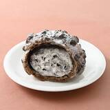 「【ファミリーマート】甘いものでちょっと休憩！ファミマの新作スイーツ3選「クッキー&クリームシュー」はザクザクのシュー生地が美味しそう！」の画像2