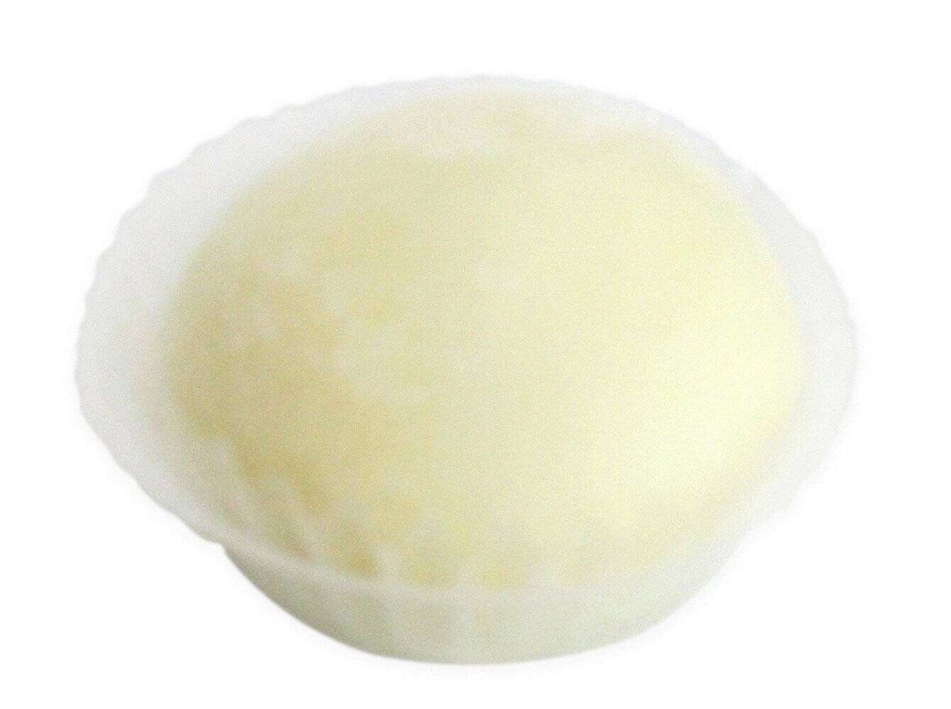 【セブン-イレブン】いちご味や桜フレーバーの春らんまんスイーツが充実！セブンの新作スイーツ3選「ティラミスわらび餅　いちご」はリボン型に絞られたいちごのホイップが可愛すぎる！