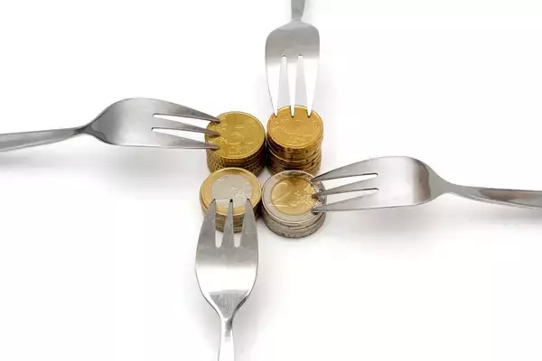 財政赤字は世代間不公平ではない？財政が赤字になる本当の理由とは