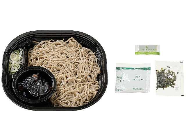 【セブン-イレブン】山口県・九州地方限定！そば粉の挽き方にもこだわった新作そば3選「一本釣り鰹だし香る石臼挽そば粉のざるそば」はシンプルだからこそ素材が引き立つしなやかなのどごし！