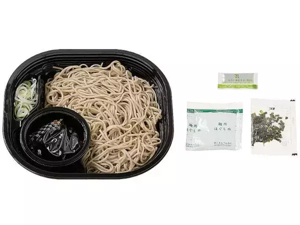 「【セブン-イレブン】山口県・九州地方限定！そば粉の挽き方にもこだわった新作そば3選「一本釣り鰹だし香る石臼挽そば粉のざるそば」はシンプルだからこそ素材が引き立つしなやかなのどごし！」の画像