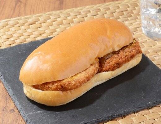 【ローソン】しっかりおかずも一緒に満足総菜パン新作3選「具！パン　チキンカツ＆メンチカツ　カレーソース」は2種類のカツで2度おいしい！