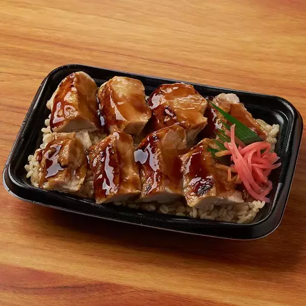 「【ファミリーマート】お肉がメイン！新作肉系お弁当3選「【九州】九州醤油仕立ての唐揚弁当」はスパイスとマヨネーズで味変も楽しめる！」の画像