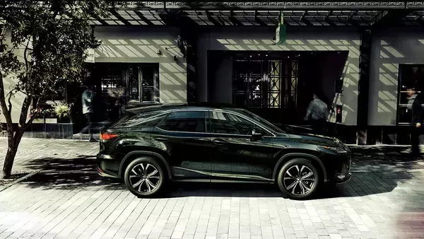 「LEXUSの人気SUVのRXってどんな車？RXの魅力やリセールバリュー・ライバル5車も解説！」の画像