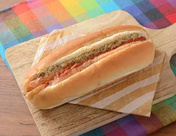 「【ローソン】シンプルだけどこだわりの定番総菜パン新作3選「塩焼きそばパン」はにんにく背油でリピートしたくなりそう！」の画像