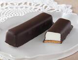 「【ローソン】自分へのご褒美タイムに！新作スイーツ3選「ご褒美スティックケーキ　とろける生マシュマロ」はパリッとチョコととろふわ食感がたまらない」の画像2