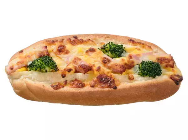 「【セブン-イレブン】ボリューミーな総菜パン新作3選「コーンとベーコンのクリームソース」は温めて食べたい！」の画像