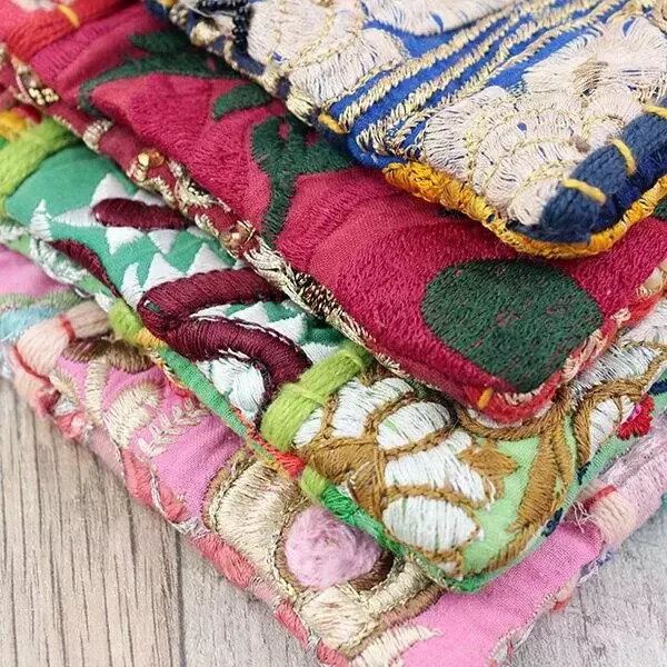 「少量再入荷【カルディ】「カンバディアポーチセット」手刺繍パッチワークが激カワ」の画像