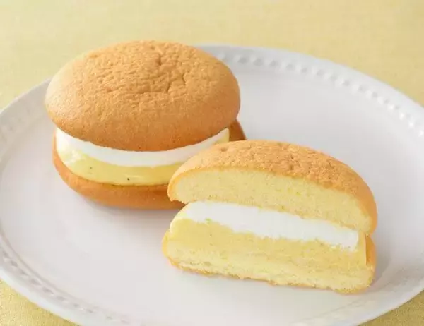 「【ローソン】カスタードがおいしい！八天堂コラボスイーツ3選「Uchi Café×八天堂 ふわふわカスタードサンド」はふわふわ生地のやさしい甘さのスイーツ」の画像