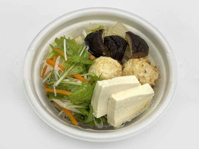 【セブン-イレブン】体の芯からあったまる！スープ仕立ての惣菜3選「だし香る　ごま豆乳鍋」は野菜もたっぷりでほっとする