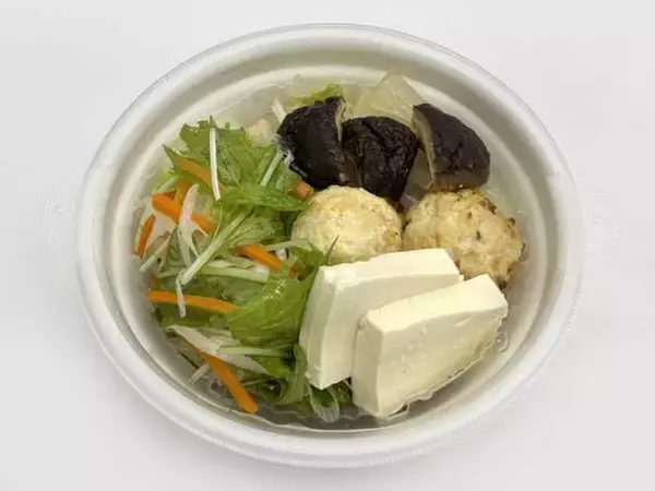 「【セブン-イレブン】体の芯からあったまる！スープ仕立ての惣菜3選「だし香る　ごま豆乳鍋」は野菜もたっぷりでほっとする」の画像