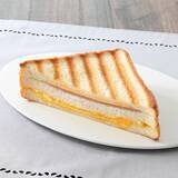 「【ファミリーマート】コーヒーブレイクのお供に！ファミマのおすすめ新作パン3選「クレームブリュレ風クイニーアマン」はキャラメリゼされた表面がカリカリで香ばしい！」の画像3