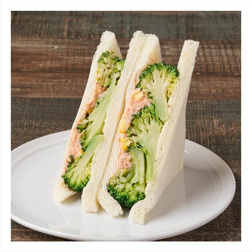 【ファミリーマート】思わず手がでる萌え断サンドイッチ新作3選「【東京都の一部】ブロッコリーと明太カニカマ」はたっぷりブロッコリーでまるでサラダなヘルシーサンド