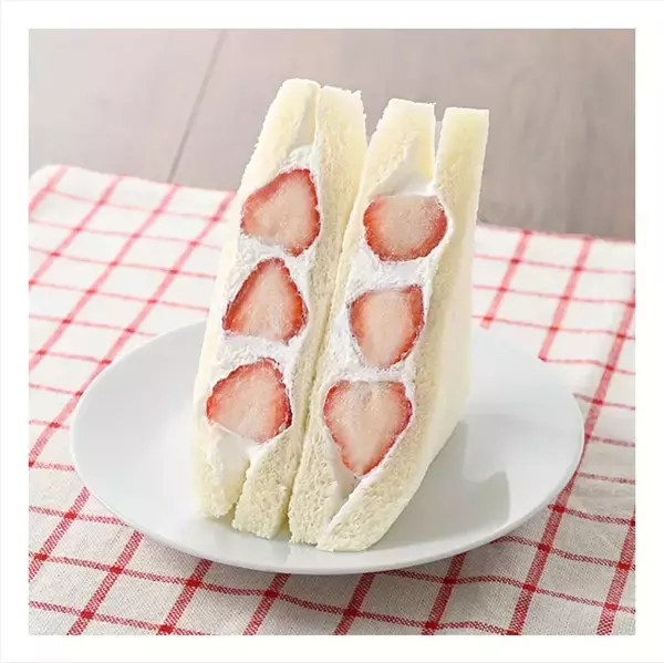 「【ファミリーマート】思わず手がでる萌え断サンドイッチ新作3選「【東京都の一部】ブロッコリーと明太カニカマ」はたっぷりブロッコリーでまるでサラダなヘルシーサンド」の画像