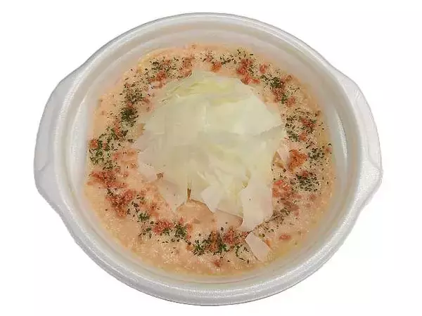 「【セブン-イレブン】こだわりソースのパスタランチ！新作パスタ3選「ヤミ闇やみつき　イカ墨パスタ」はトマトソースとイカ墨のコントラストで見た目のインパクトもすごい！」の画像