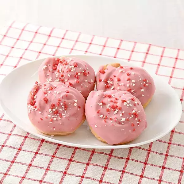 「【ファミリーマート】もっちりした生地がおいしそう！新作のおすすめ菓子パン3選「【超も～っちりパン！】も～っちり食感クリームパン」はカスタードとホイップのWクリームが甘ウマ～」の画像