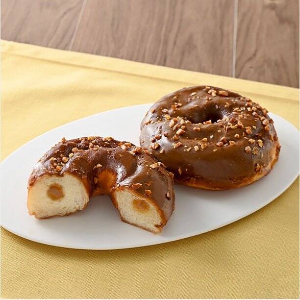 【ファミリーマート】もっちり食感が集結！新作パン類3選「【超も～っちりパン！】も～っちり食感ピザパン」はピザソースとチーズソースを包んだ新食感ピザ！