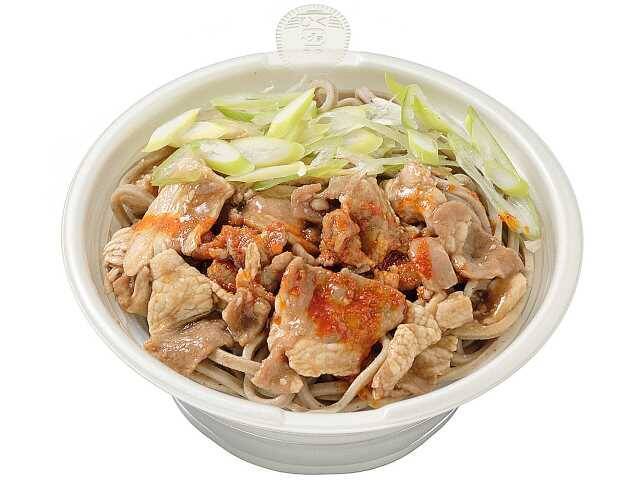 【セブン-イレブン】スタミナ派も素材重視派も楽しめる新作そば3選「肉盛り太麺ラー油そば」は太麺で食べ応え充分！