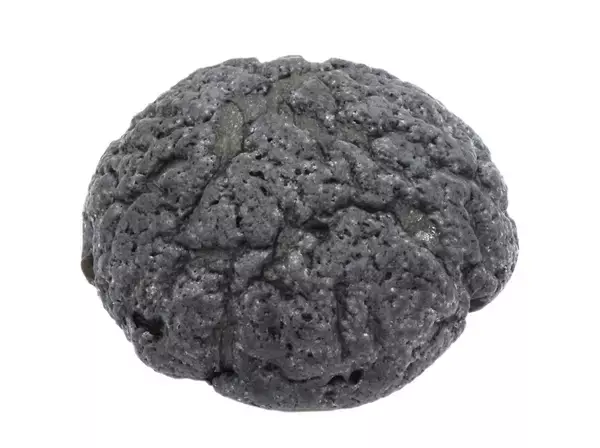 「【セブン-イレブン】漆黒のグルメ！見た目と味のギャップがすごい！セブンの真っ黒フード3選「カレー棒　ブラック」は黒いカレーフィリング入り」の画像