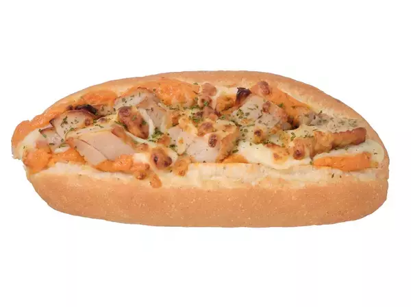 「【セブン-イレブン】休日の軽食にも！セブン人気のロールサンド新作3選「ごろっとチキンのトマトクリームソース」は温めるとさらに具材の美味しさがソースと絡み合う！」の画像