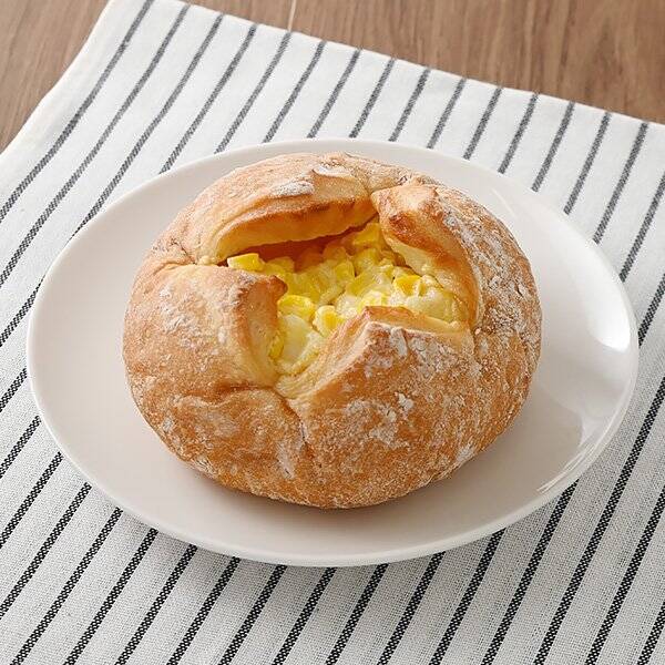 【ファミリーマート】秋のお出かけのお供にも！フランスパン新作3選「紅茶香るアップルフロマージュ」はコクのあるクリームチーズが美味！