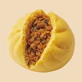 「【ファミリーマート】話題の味をワンハンドで！味仙本店監修商品3選！「味仙本店監修台湾ミンチまん」はガツンとした味わい」の画像2