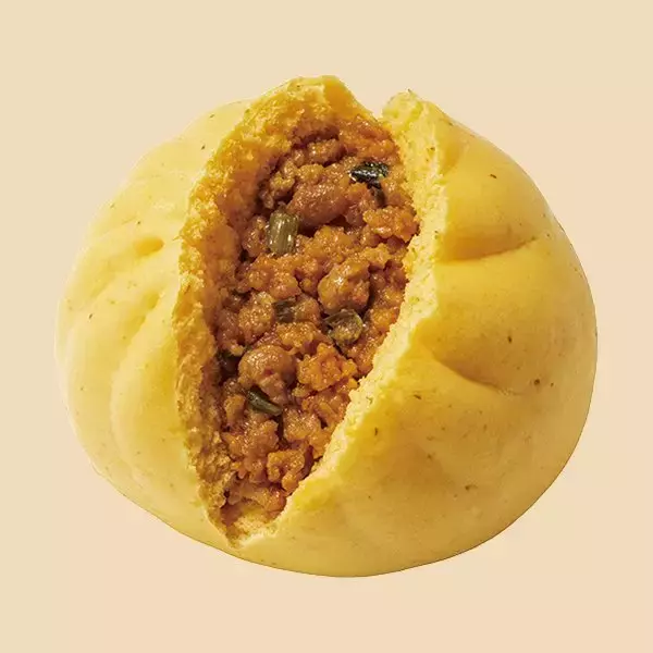 「【ファミリーマート】話題の味をワンハンドで！味仙本店監修商品3選！「味仙本店監修台湾ミンチまん」はガツンとした味わい」の画像