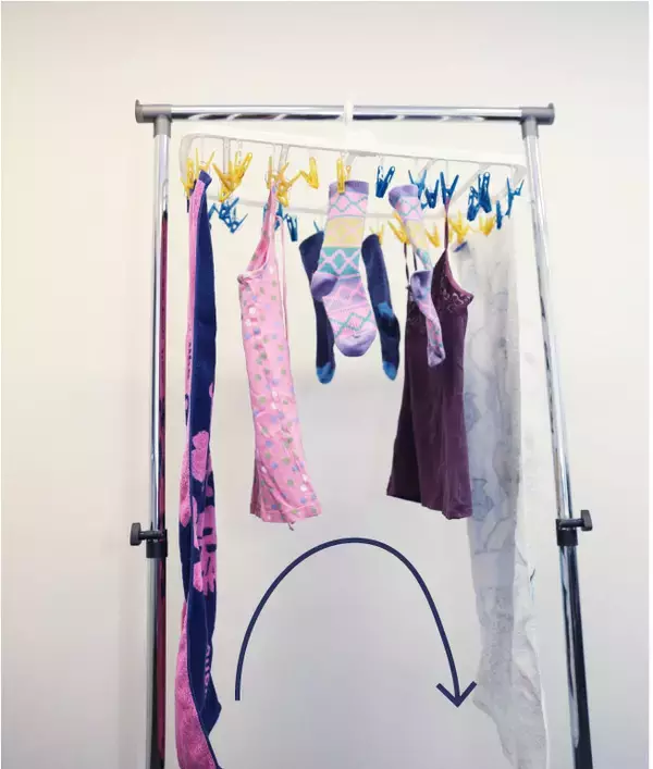 「部屋干し特有の「生乾きのニオイ」はこれで防げる！ 梅雨時も快適に過ごすコツ」の画像