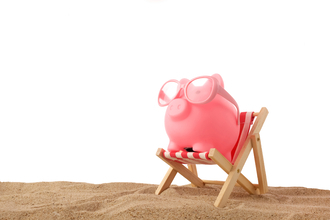 年収300万円の平均貯蓄額は700万円。貯金できる人は何が「上手」なの？