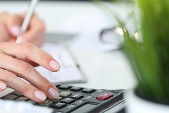 証券、銀行、保険会社で働く3人の家計簿を公開。家計管理の特徴は？