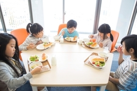 給食のありがたさが身に沁みる…一斉休校の昼食問題どう乗り越える？