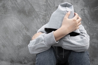 未成年の危険なバイト「パパ活」や「詐欺の受け子」には経済的背景も？ その実態と対策