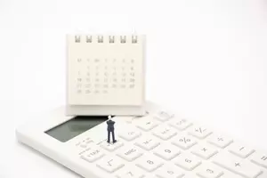会社員の部長」と「地方公務員の部長」、給料はどれくらい？ (2020年7 