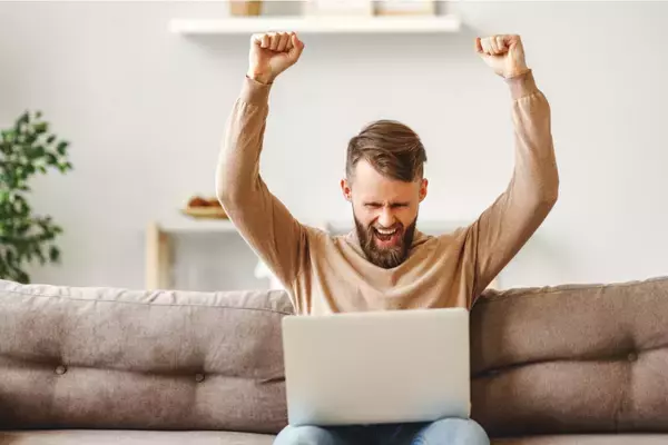 『年末ジャンボ』発売開始！「宝くじ」を買ったことがある人、もっとも多い年代は？