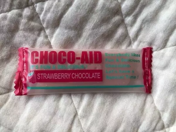 「かわいすぎる！SNSで話題、カルディの絆創膏みたいな「チョコエイド」」の画像