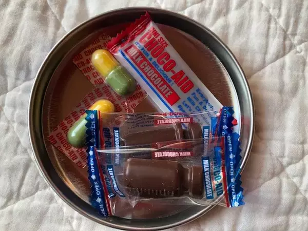 「かわいすぎる！SNSで話題、カルディの絆創膏みたいな「チョコエイド」」の画像