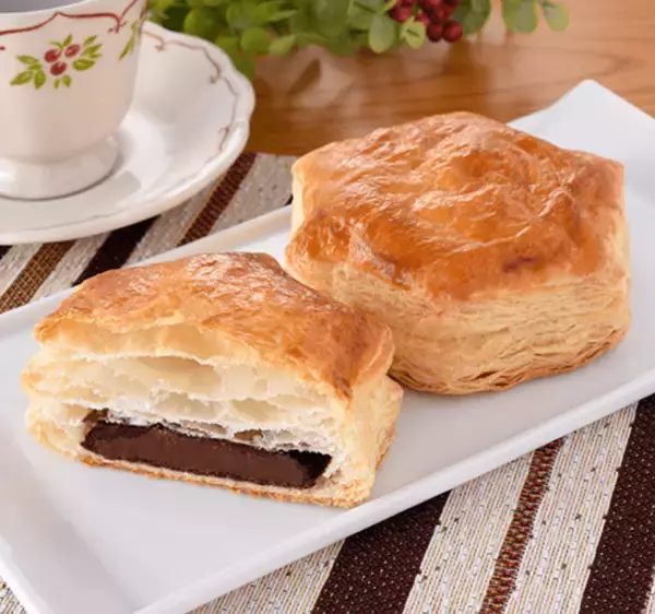 「驚きの見た目で話題【ファミマ限定】「パイの実みたいなデニッシュ」売切れ続出」の画像