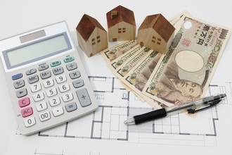 【住宅ローン】フラット35利用者の世帯年収、頭金、月の返済額はどのくらい？