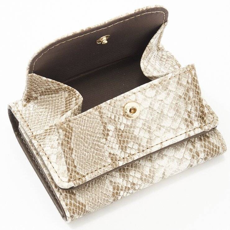 プチプラのあや新作【しまむら】ファンの声に応えた「三つ折り財布」