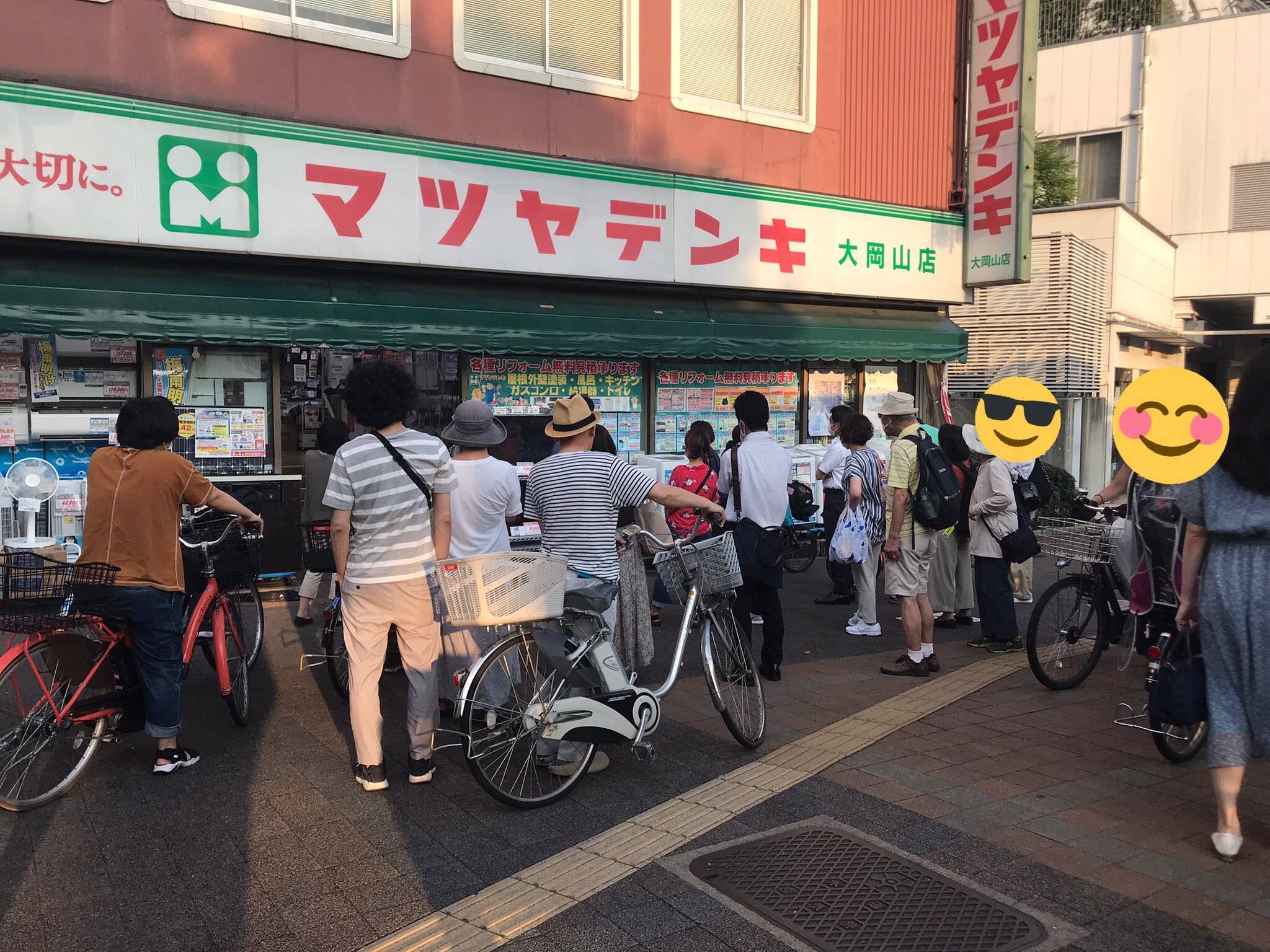 【本当に令和？】オリンピック中継を映す“街頭テレビ”に人だかり…漂う昭和感にツイッター大盛りあがり