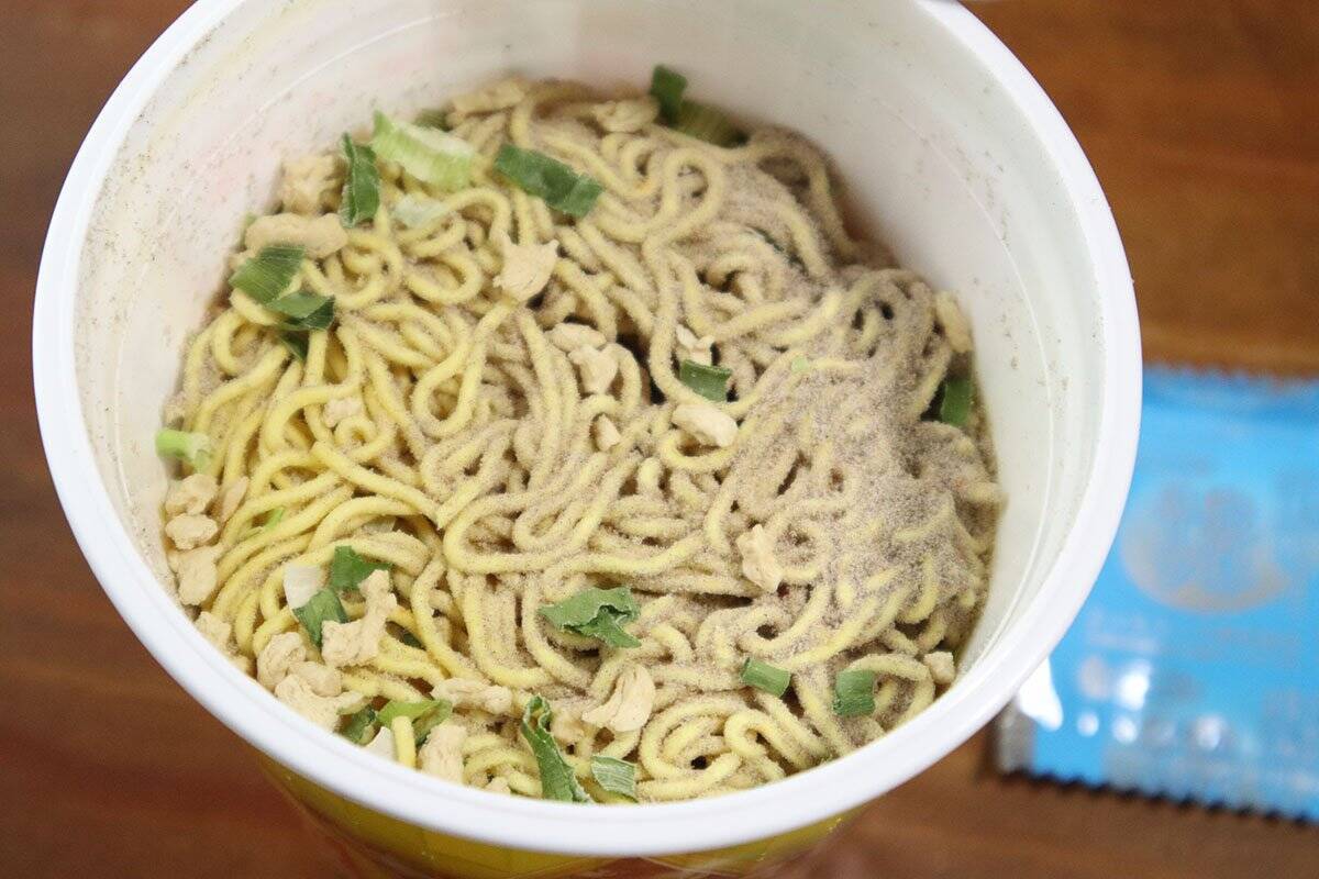 【コンビニで買えるカップ麺】背脂をとこトン楽しむ『セアブラの星　W背脂豚骨醤油ラーメン』実食レビュー