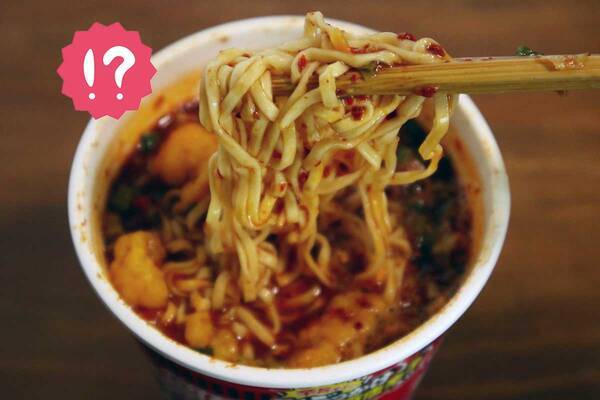日清の新作カップ麺 カップヌードル 辛麺 ドロドロした食感の焙煎唐辛子が玄人向け 筆者の口内は耐えられるのか 実食レビュー 21年9月9日 エキサイトニュース