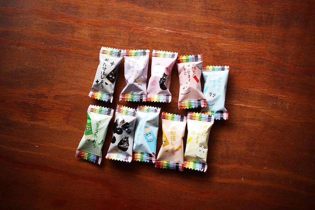 可愛すぎ【バーバパパ】デザインコラボのパッケージ『カンロ バーバパパ 色えんぴつキャンディ』